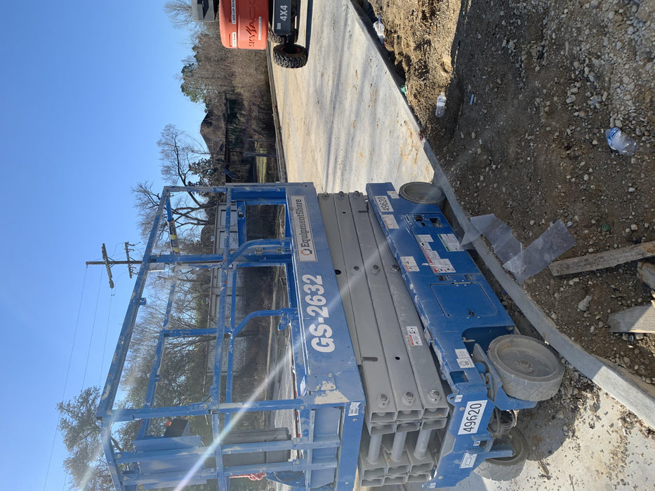 2019 Genie GS-2632 Folding rails with half height swing gate