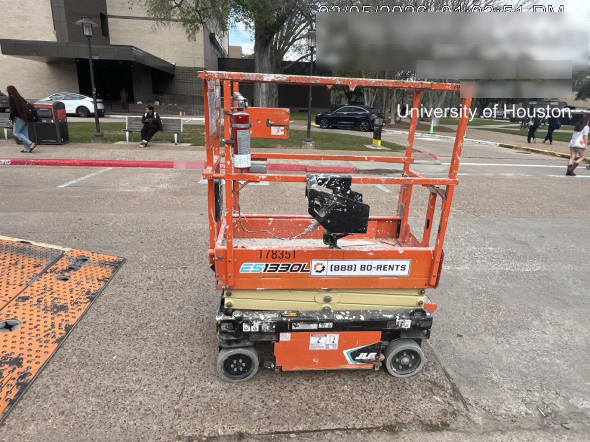 2021 JLG ES1330L
