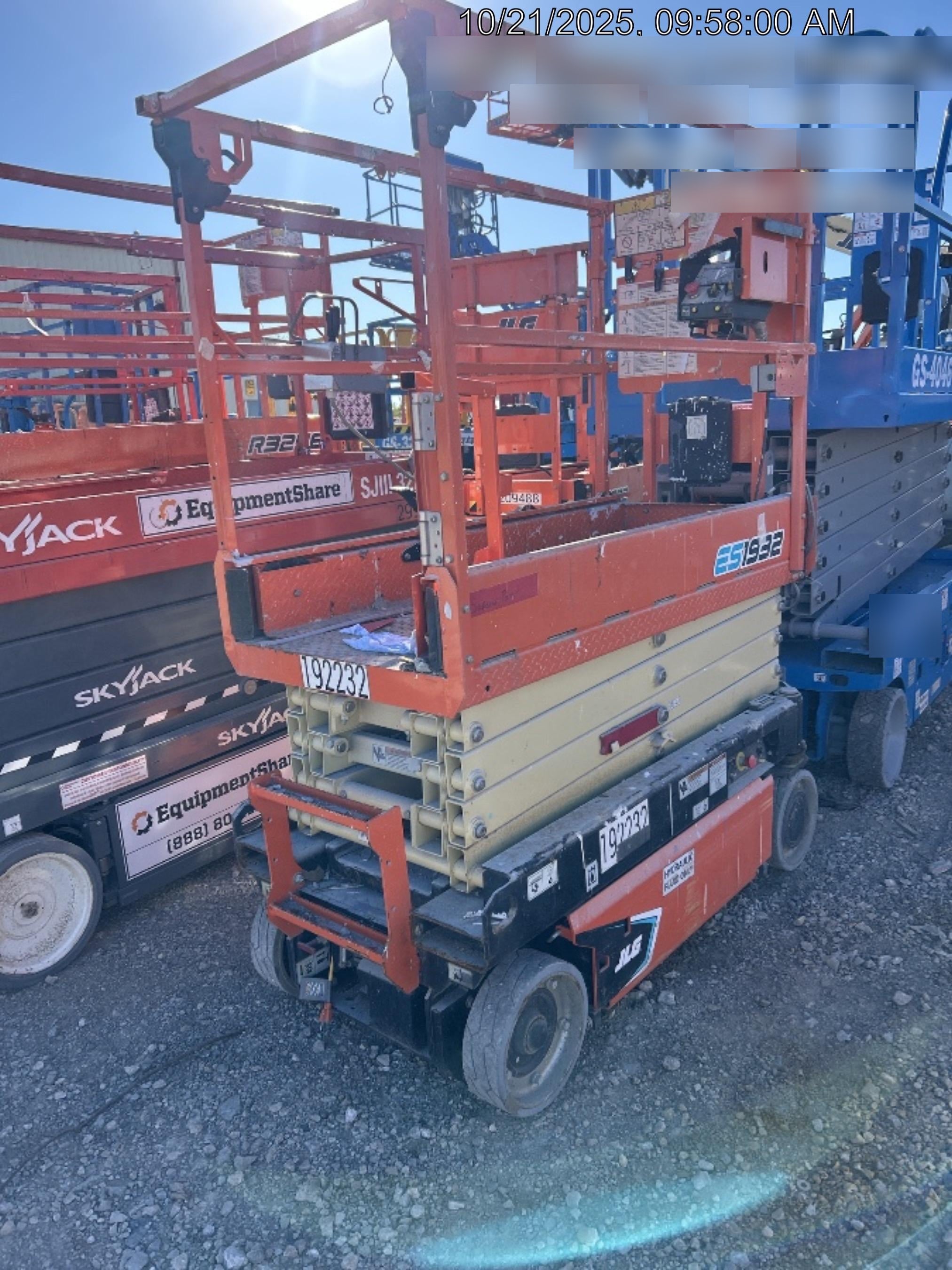2021 JLG ES1932
