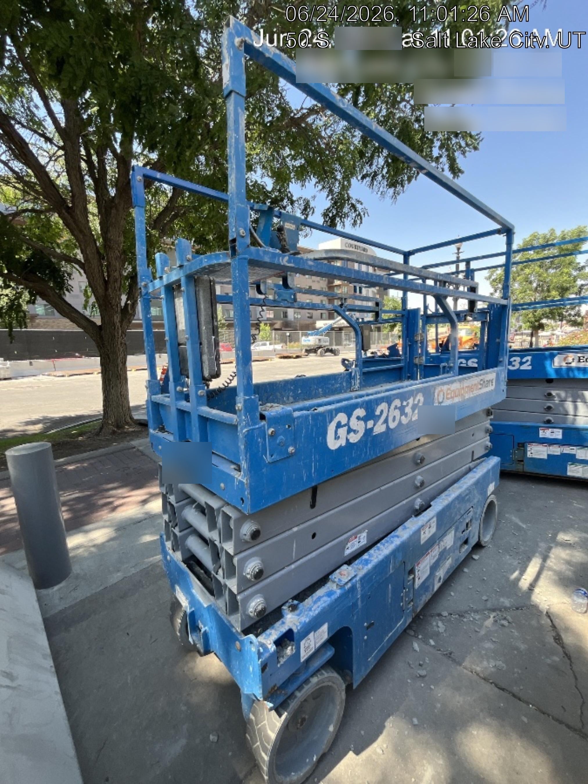 2019 Genie GS-2632 Folding rails with half height swing gate