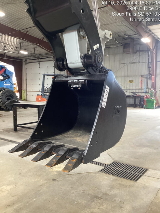 2025 TAKEUCHI 24" Bucket Takeuchi