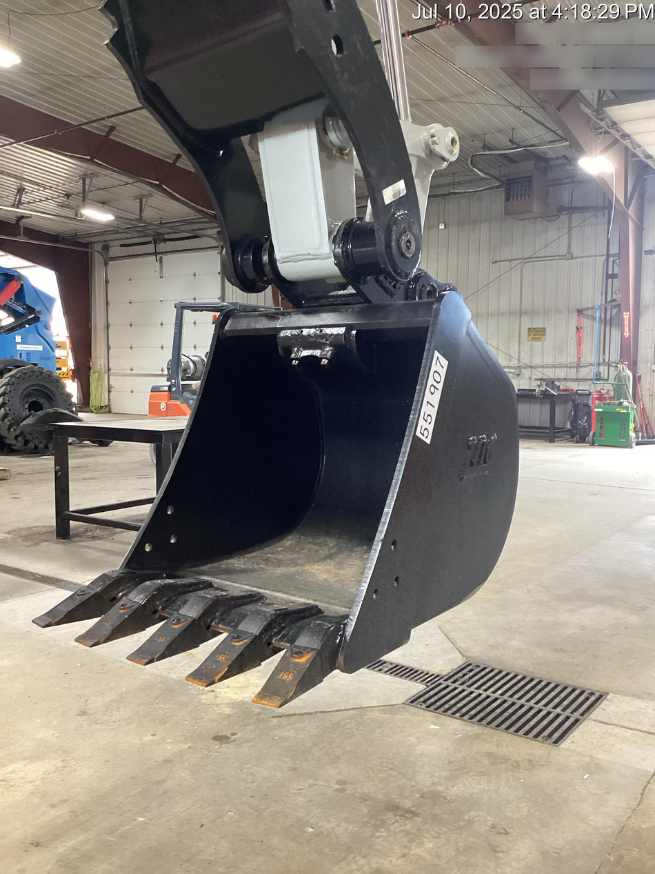 2025 TAKEUCHI 24" Bucket Takeuchi