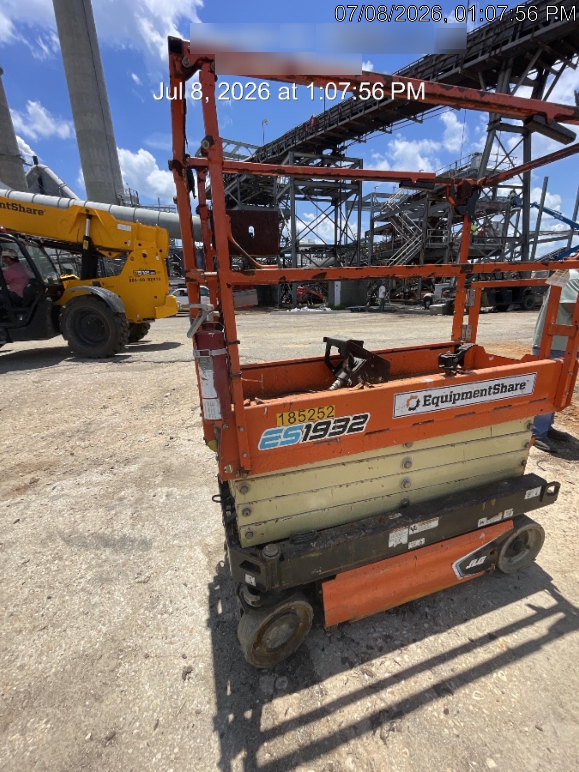 2021 JLG ES1932