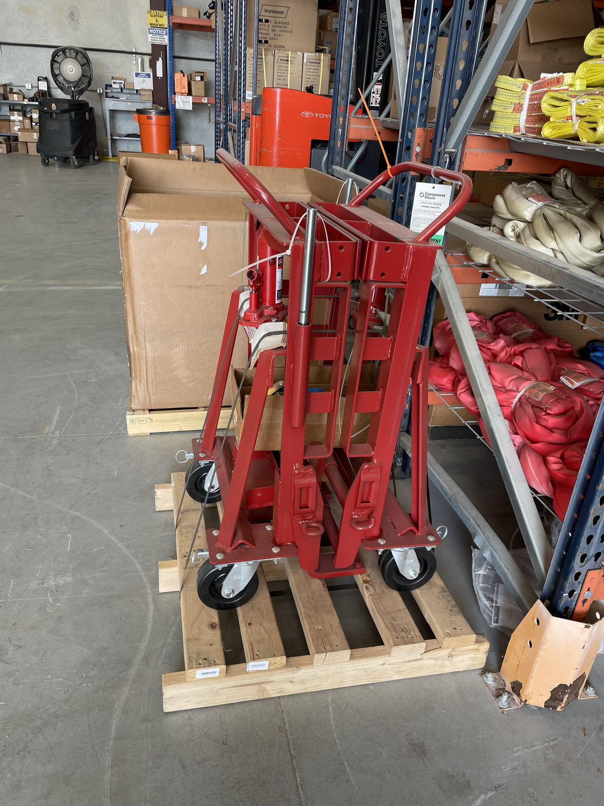 2022 ROL-A-LIFT M-6