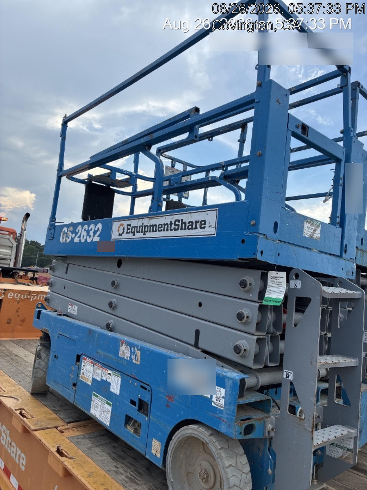 2019 Genie GS-2632 Folding rails with half height swing gate