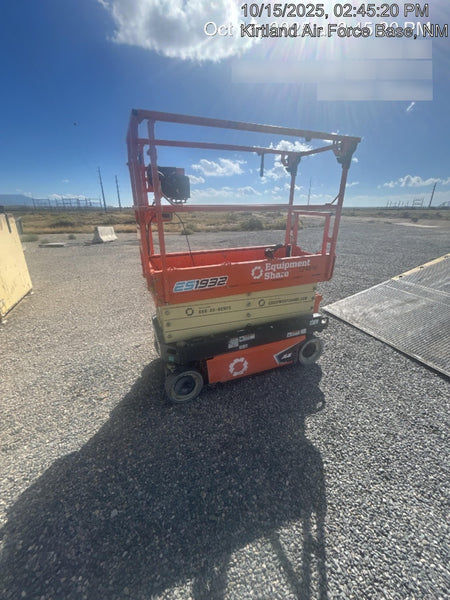2023 JLG ES1932