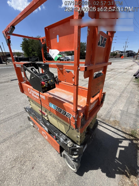 2023 JLG ES1932