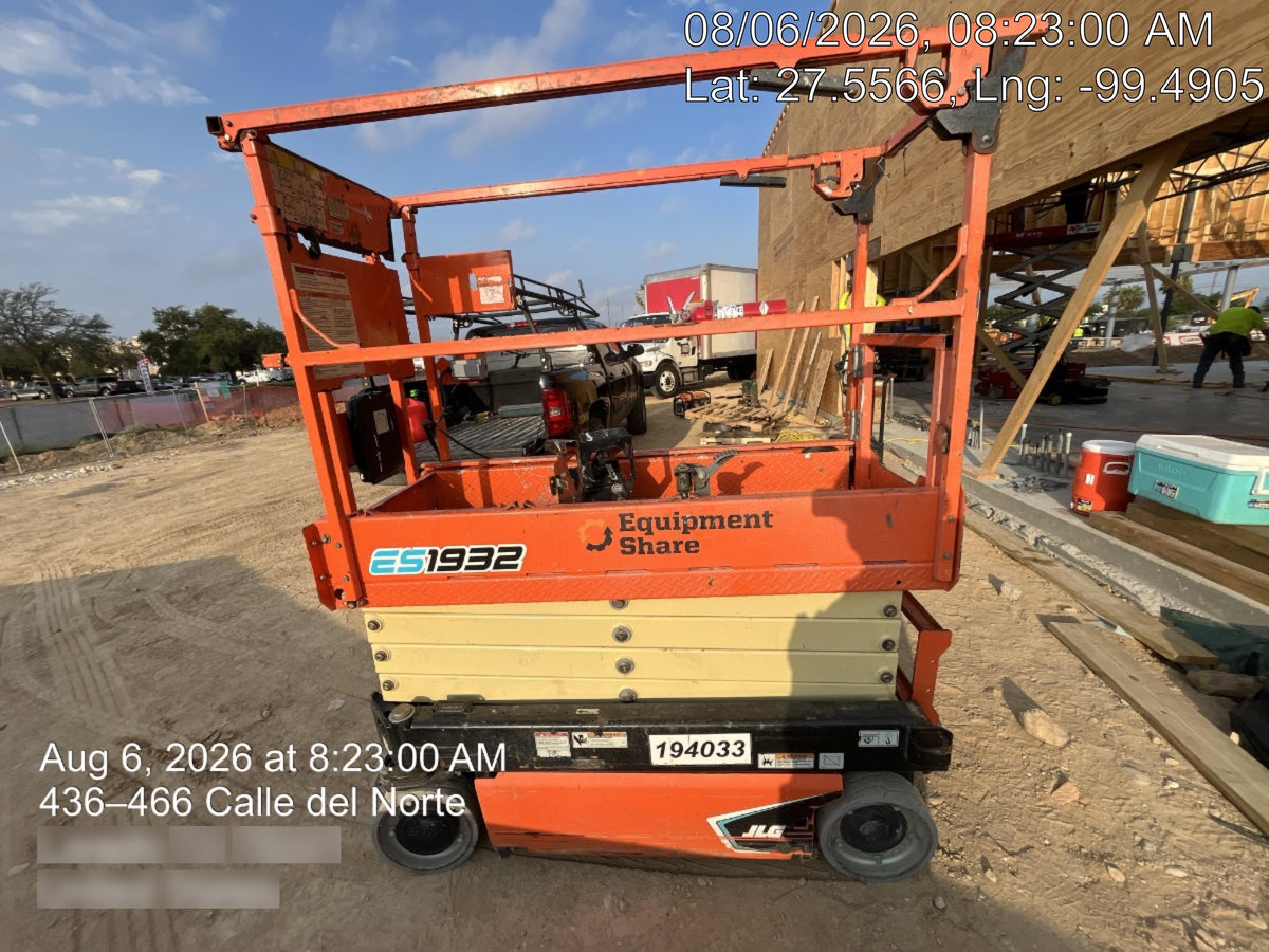 2021 JLG ES1932