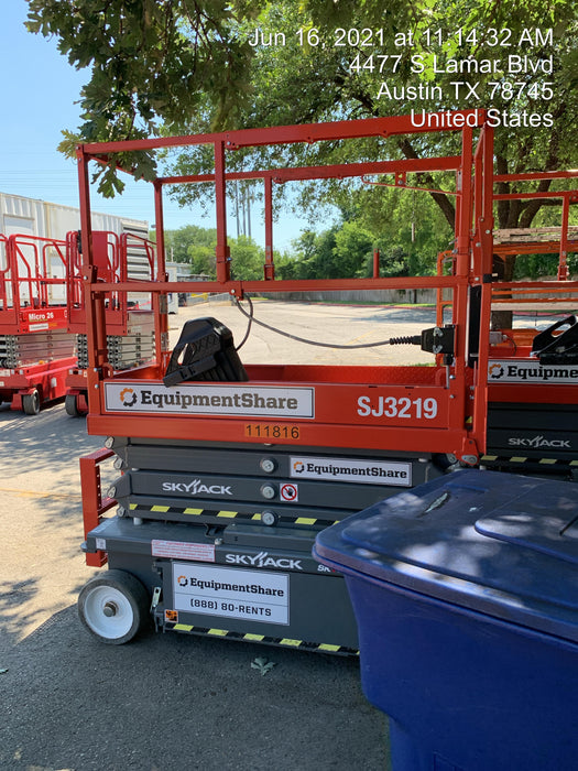 2020 Skyjack SJIII-3219 Solid NM Tires, Half height spring hinged entry gate, Dual Beacons, 800W Inverter