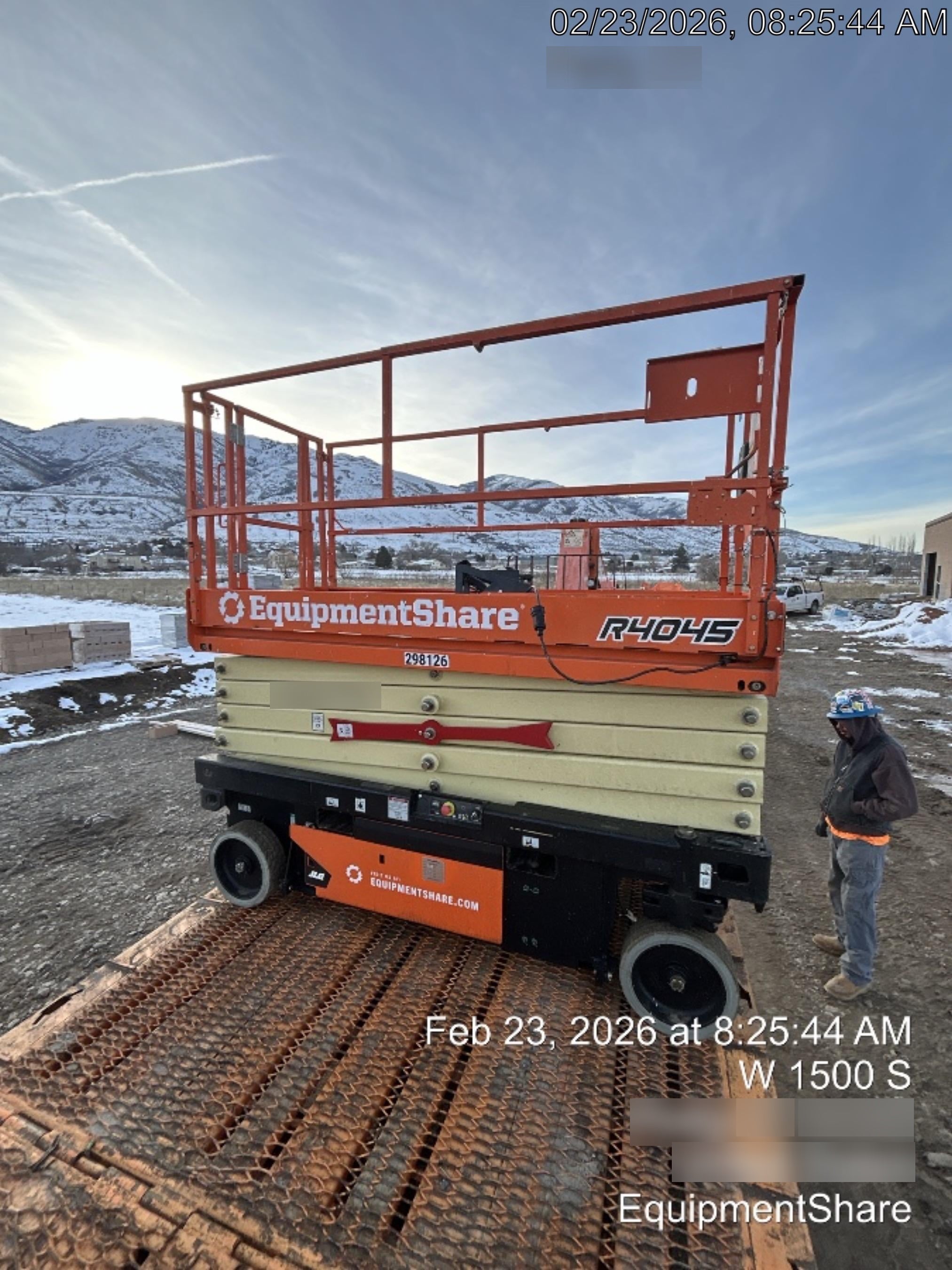 2023 JLG R4045