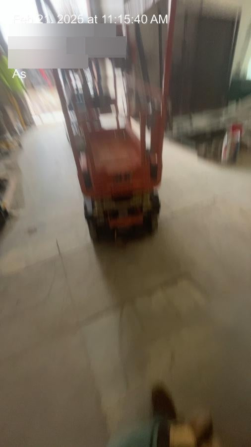 2021 JLG ES1330L