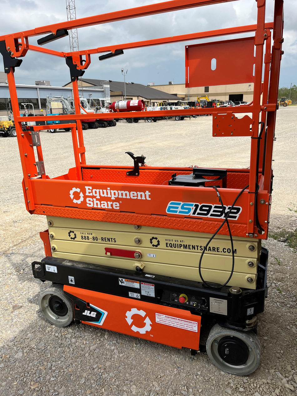 2022 JLG ES1932