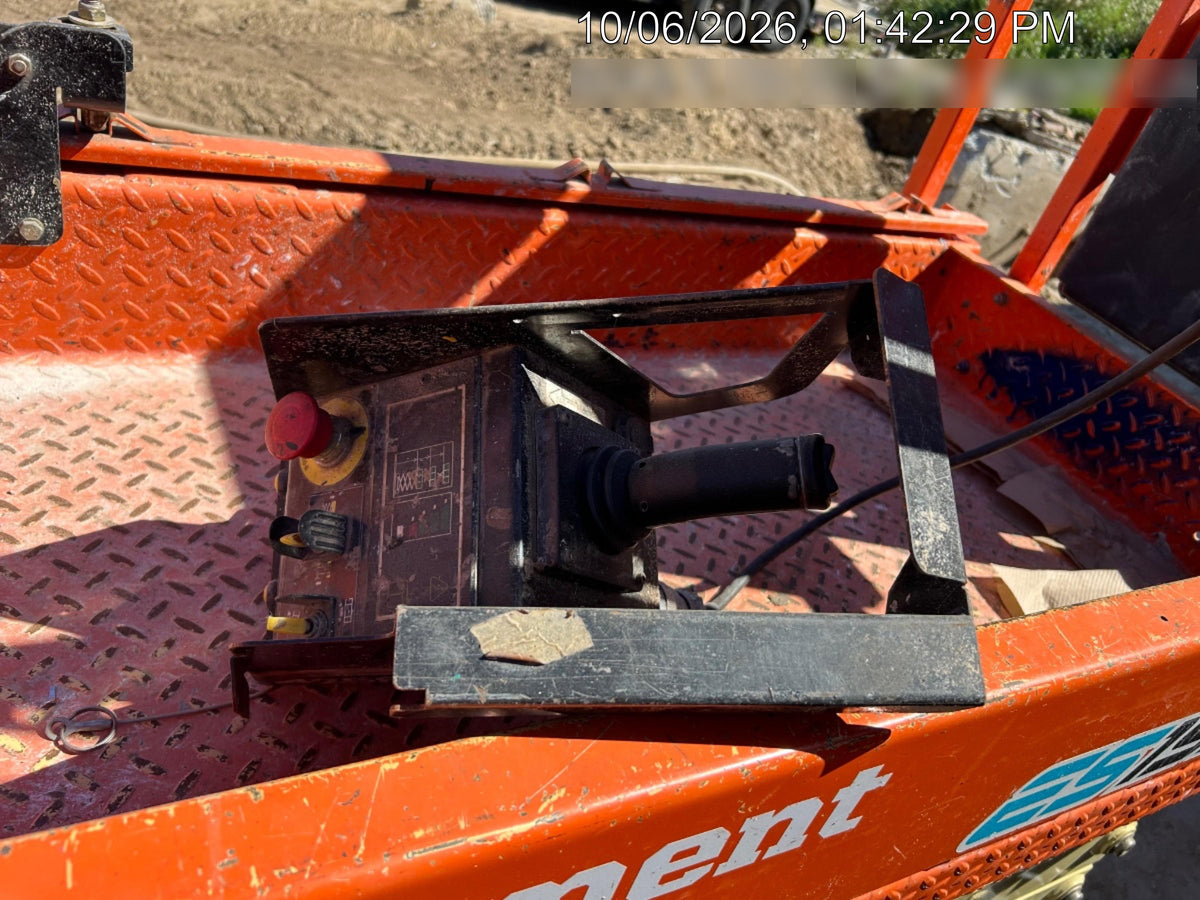 2024 JLG ES1932