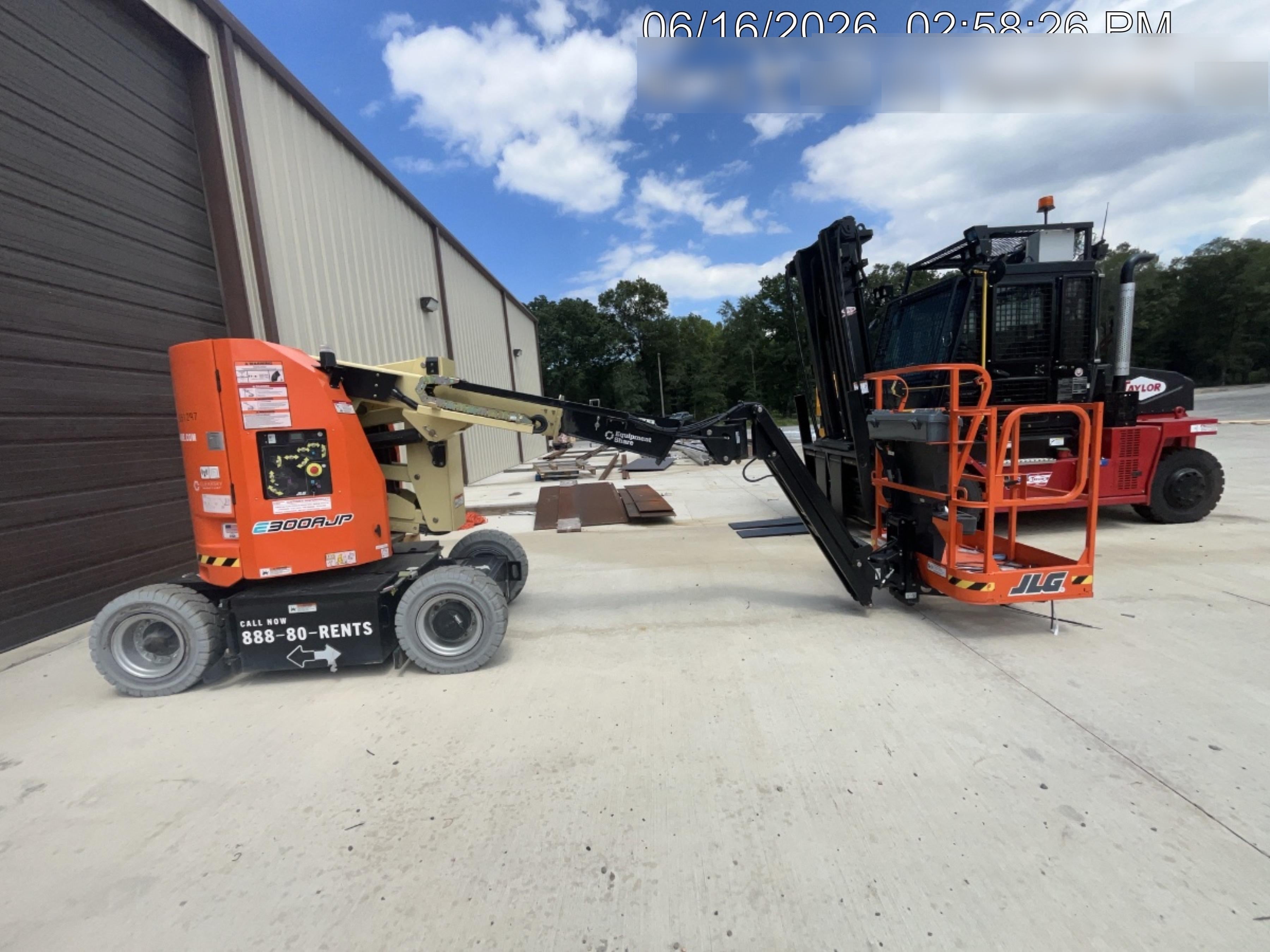2025 JLG E300AJP