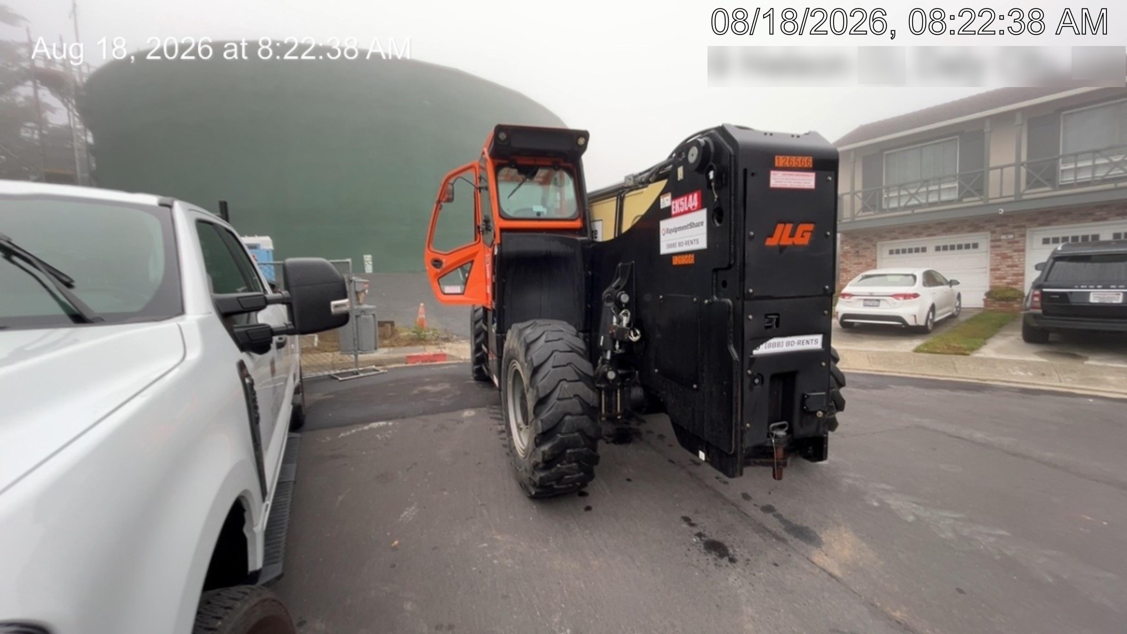2021 JLG 1075