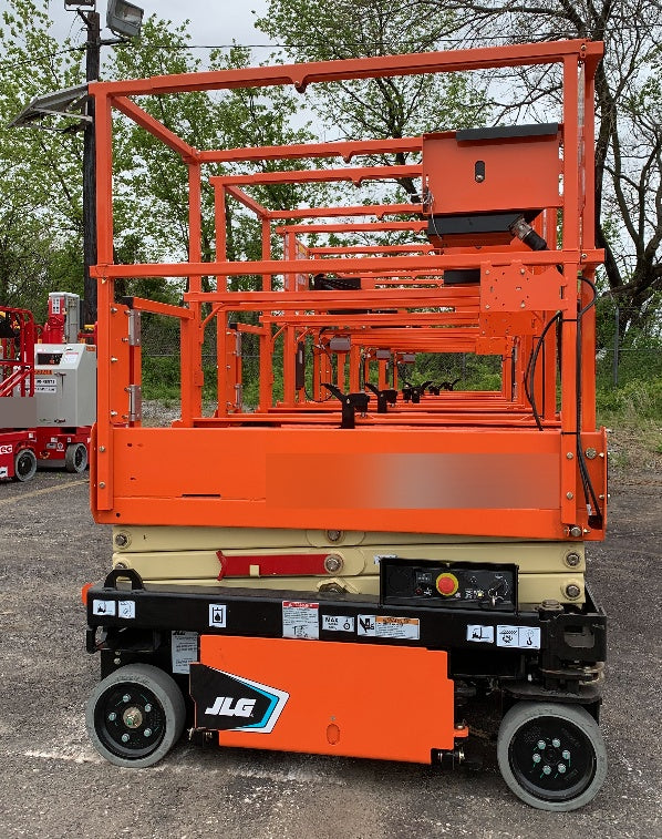 2022 JLG ES1330L