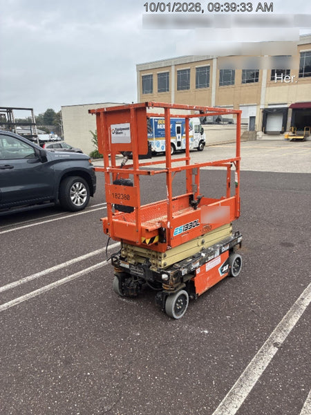 2021 JLG ES1330L