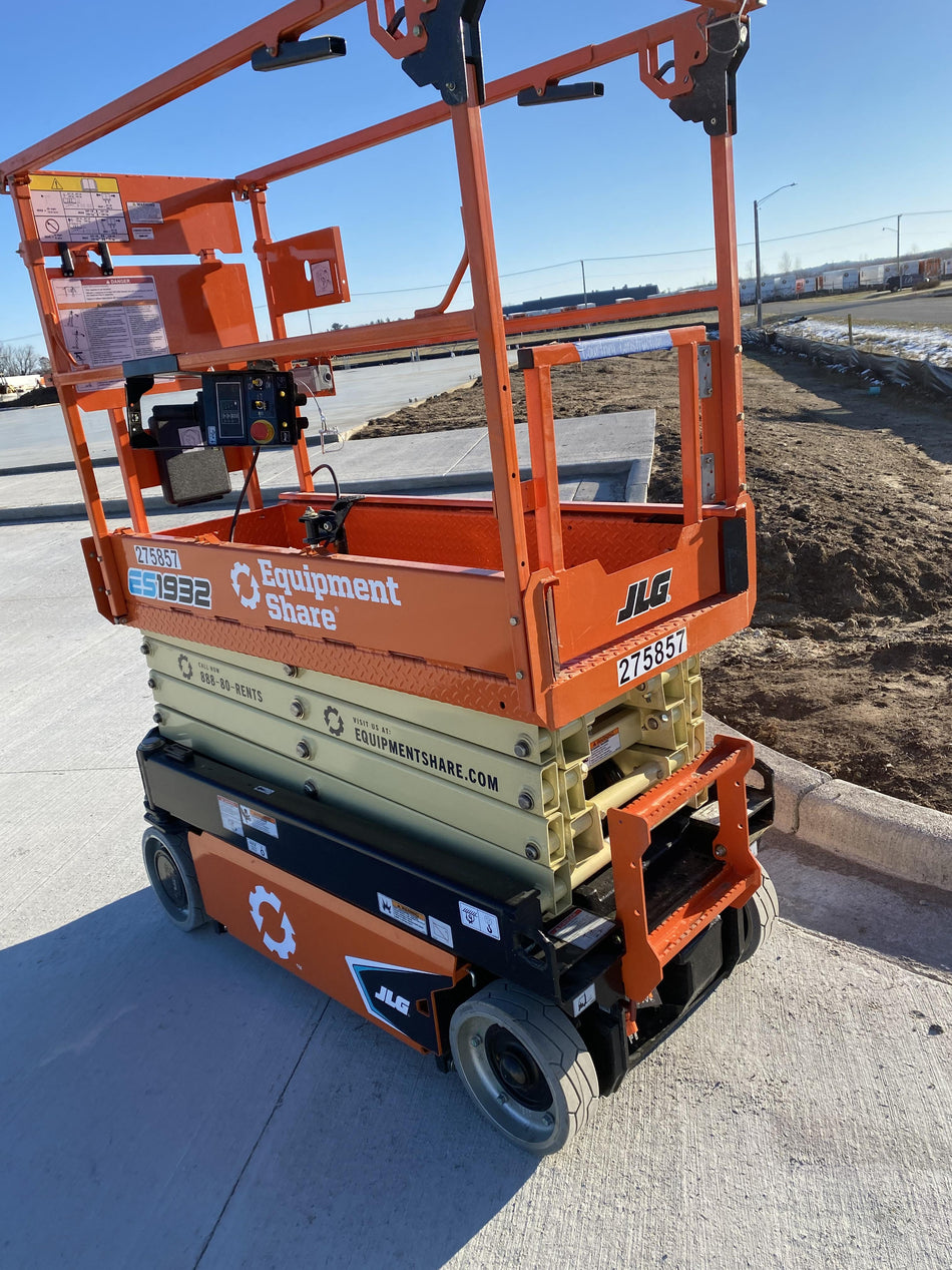 2022 JLG ES1932