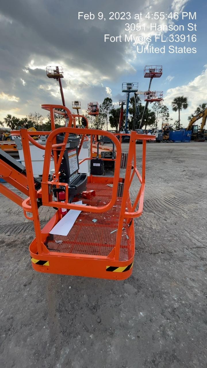 2022 JLG 860SJ