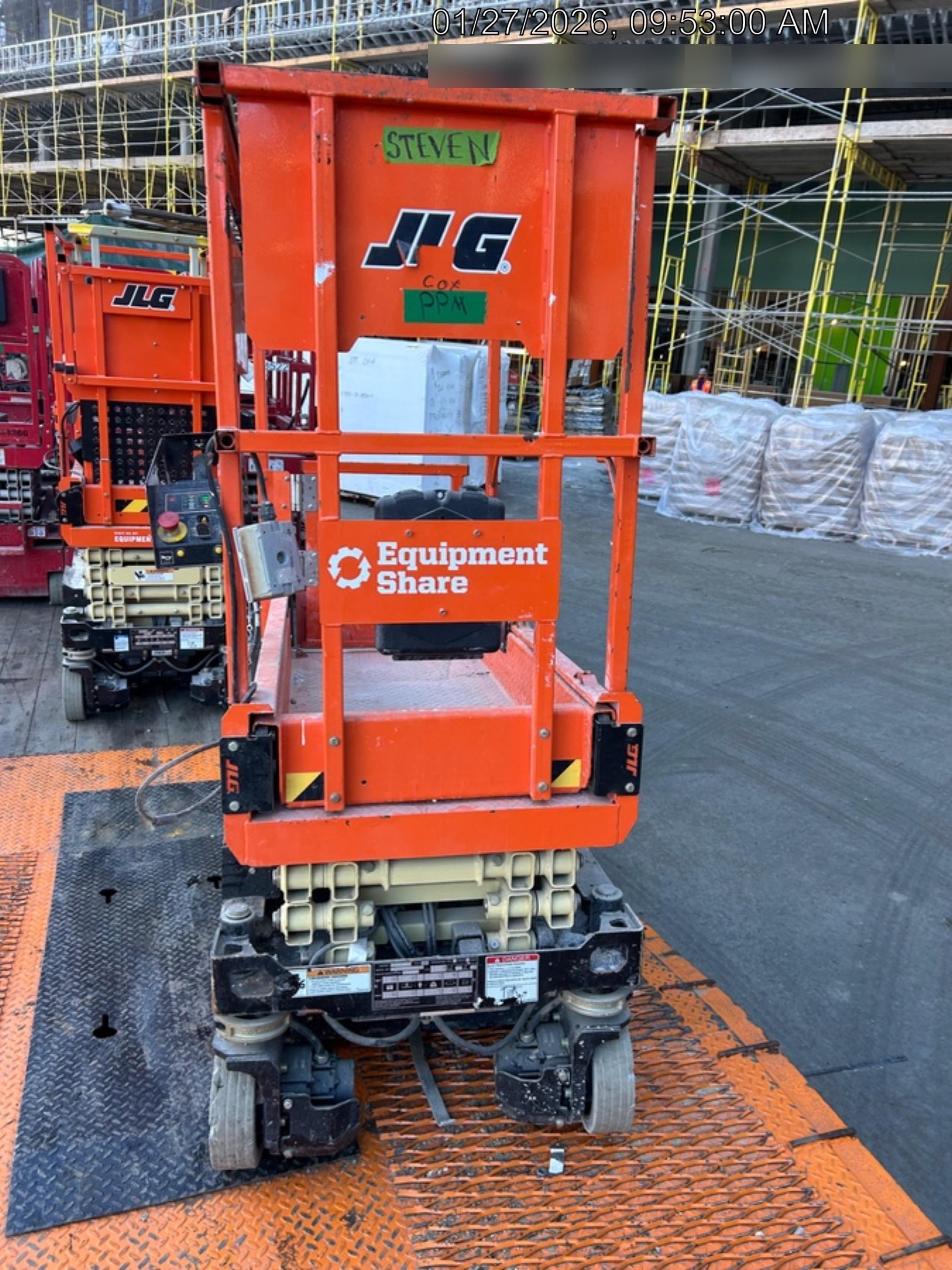 2022 JLG ES1330L