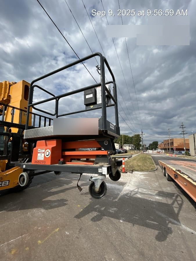 2023 JLG 1030P