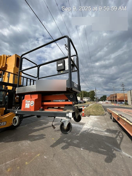 2023 JLG 1030P