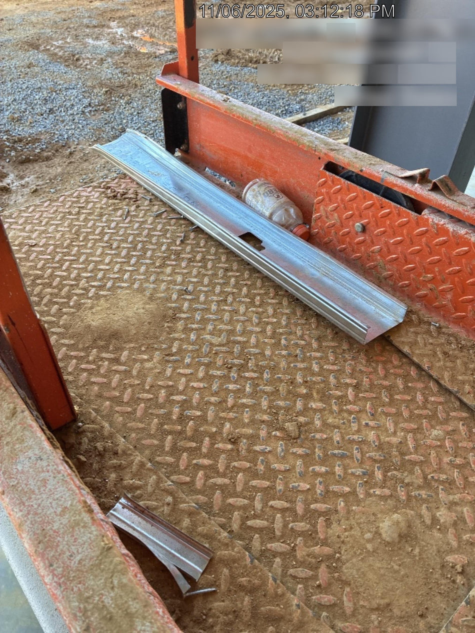 2023 JLG ES1932