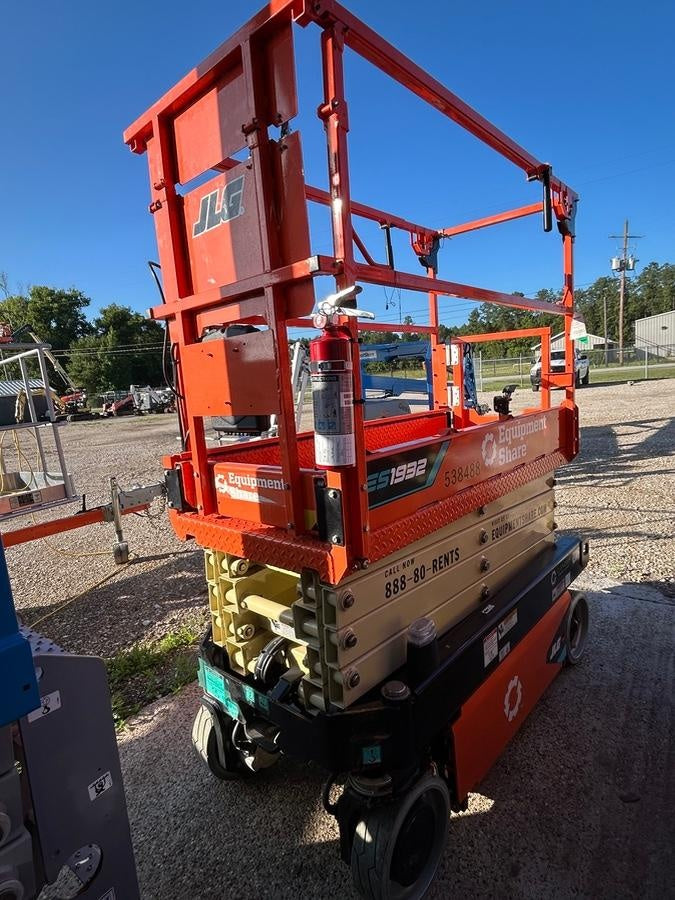 2025 JLG ES1932