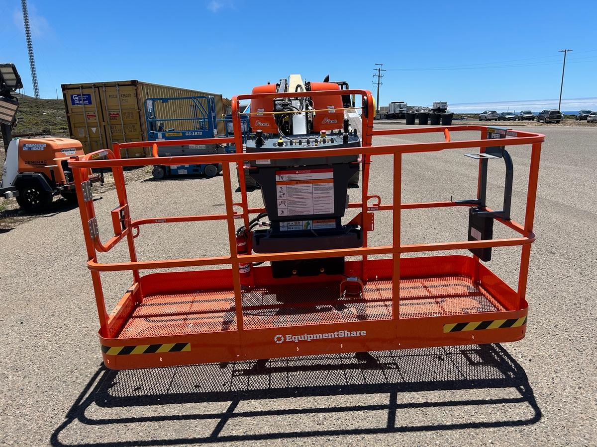 2025 JLG 660SJ