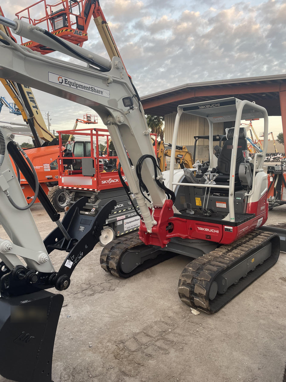 2023 TAKEUCHI TB250-2R