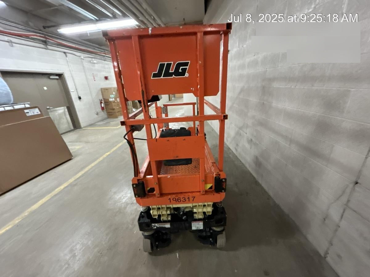 2021 JLG ES1330L