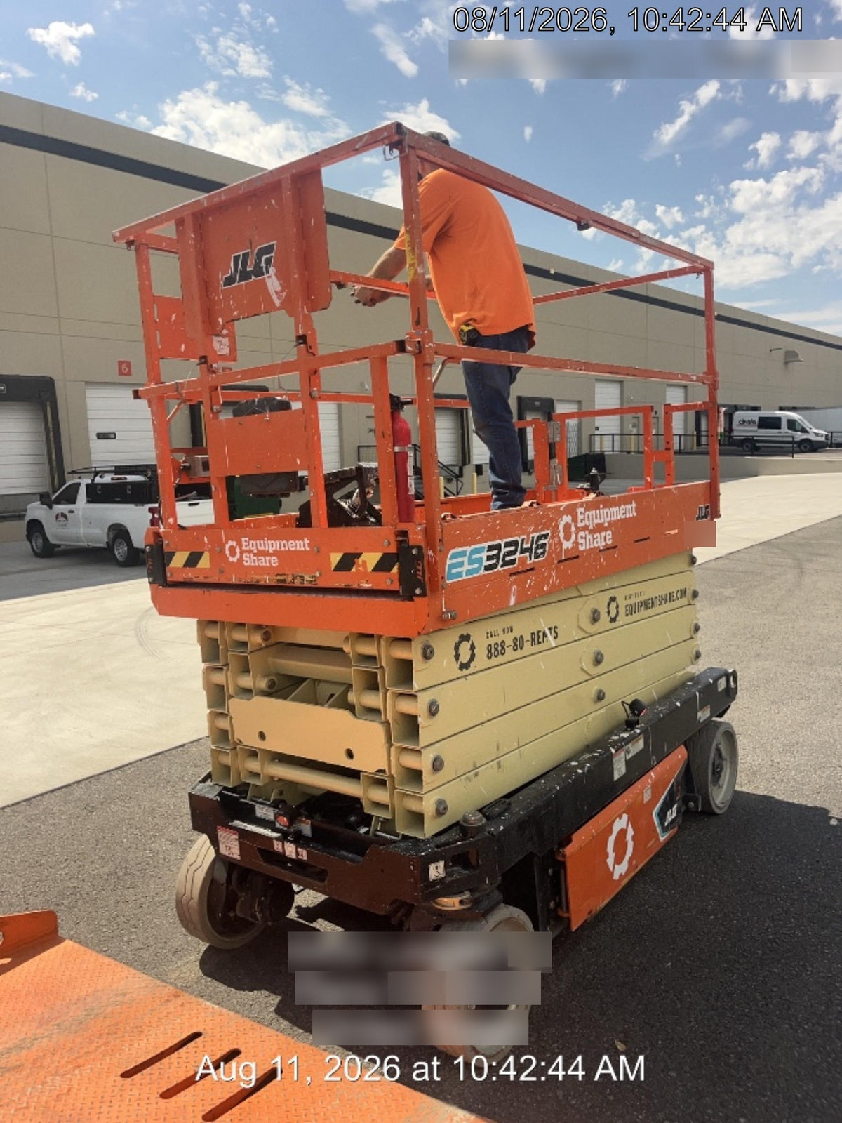 2022 JLG ES3246