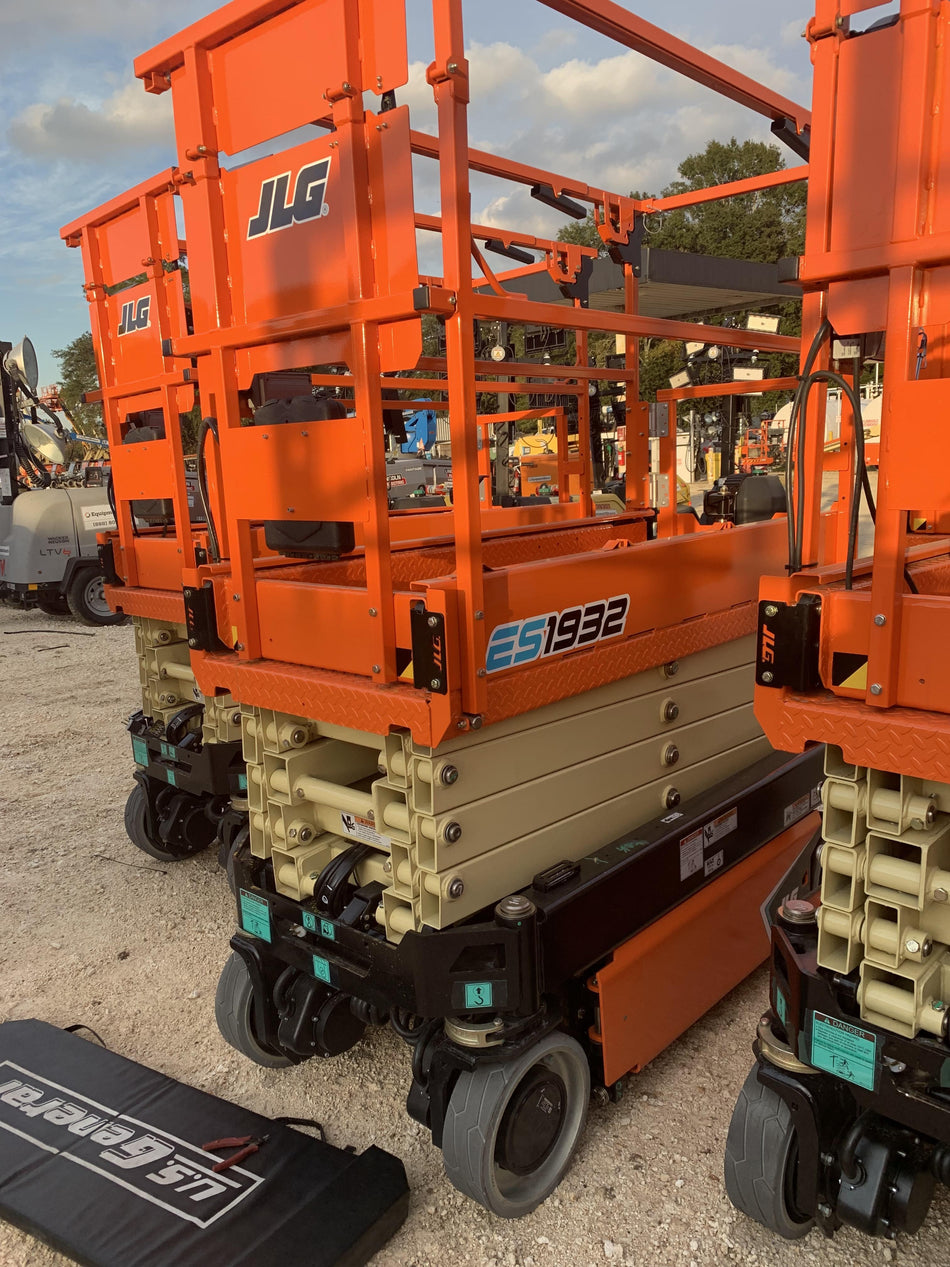 2021 JLG ES1932