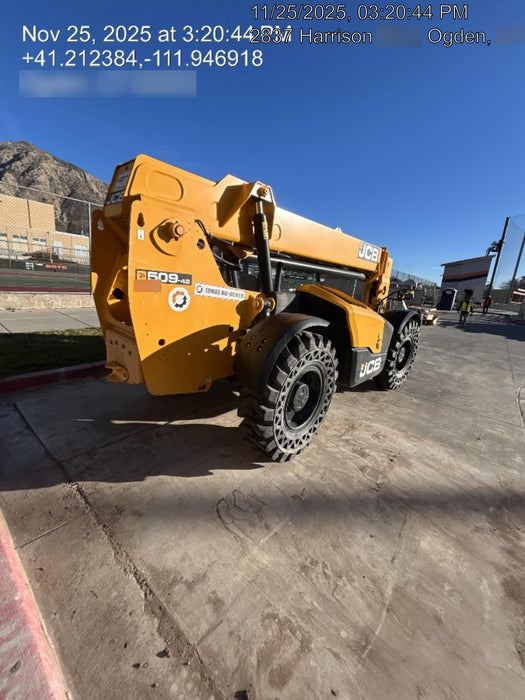 2019 JCB 509-42 Cab/Heat/Air, 74 HP, Solid Tires, STD Worklight, Beacon, Aux Hydraulics, Lifting Eye, Back up Alarm w/66" Carriage/60" Forks