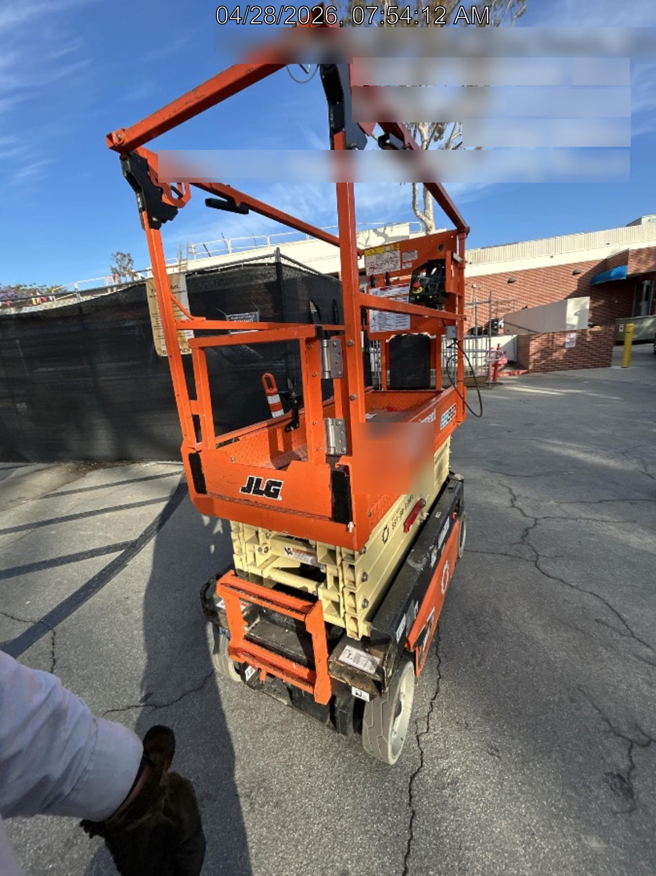 2023 JLG ES1932