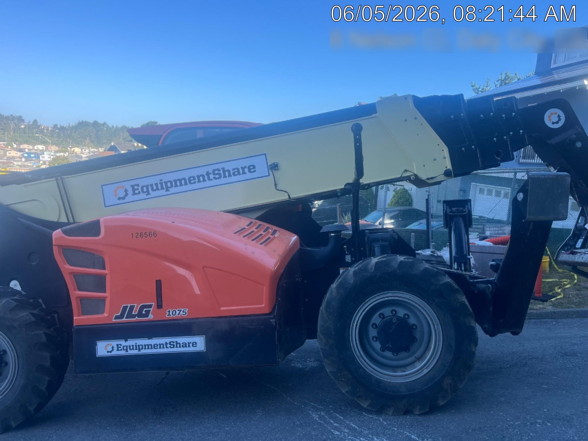 2021 JLG 1075