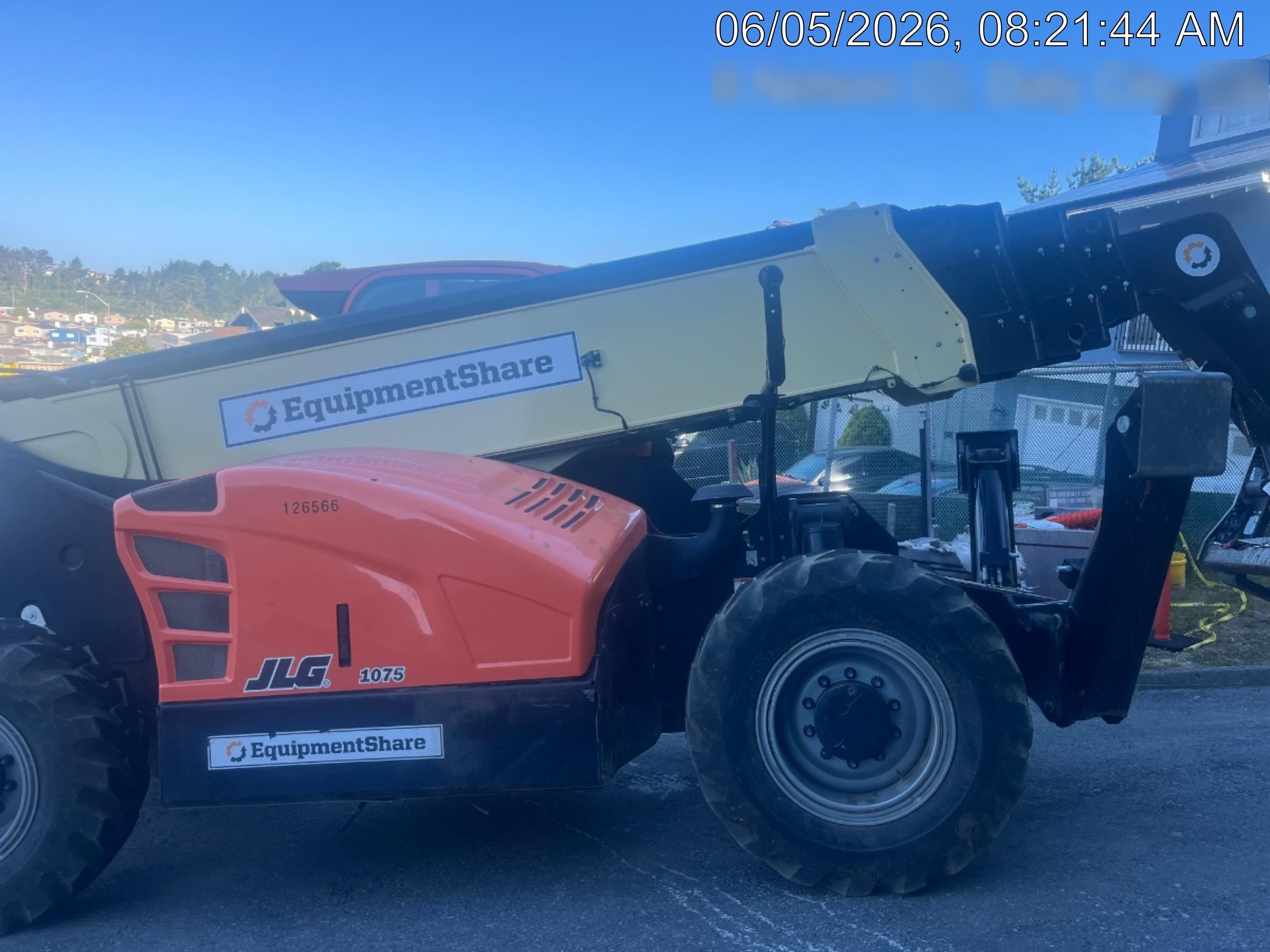 2021 JLG 1075