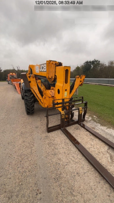 2019 JCB 512-56 109 HP w/CAB/HVAC, Beacon, Aux Hydraulics, Worklights, Solid Tires w/60" Carriage/Forks