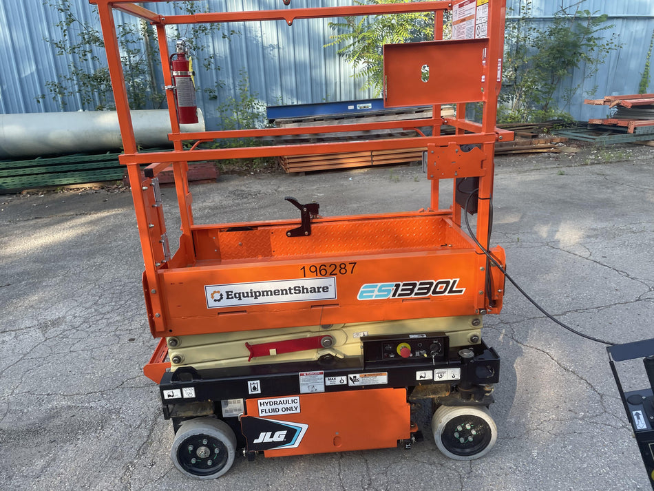 2021 JLG ES1330L