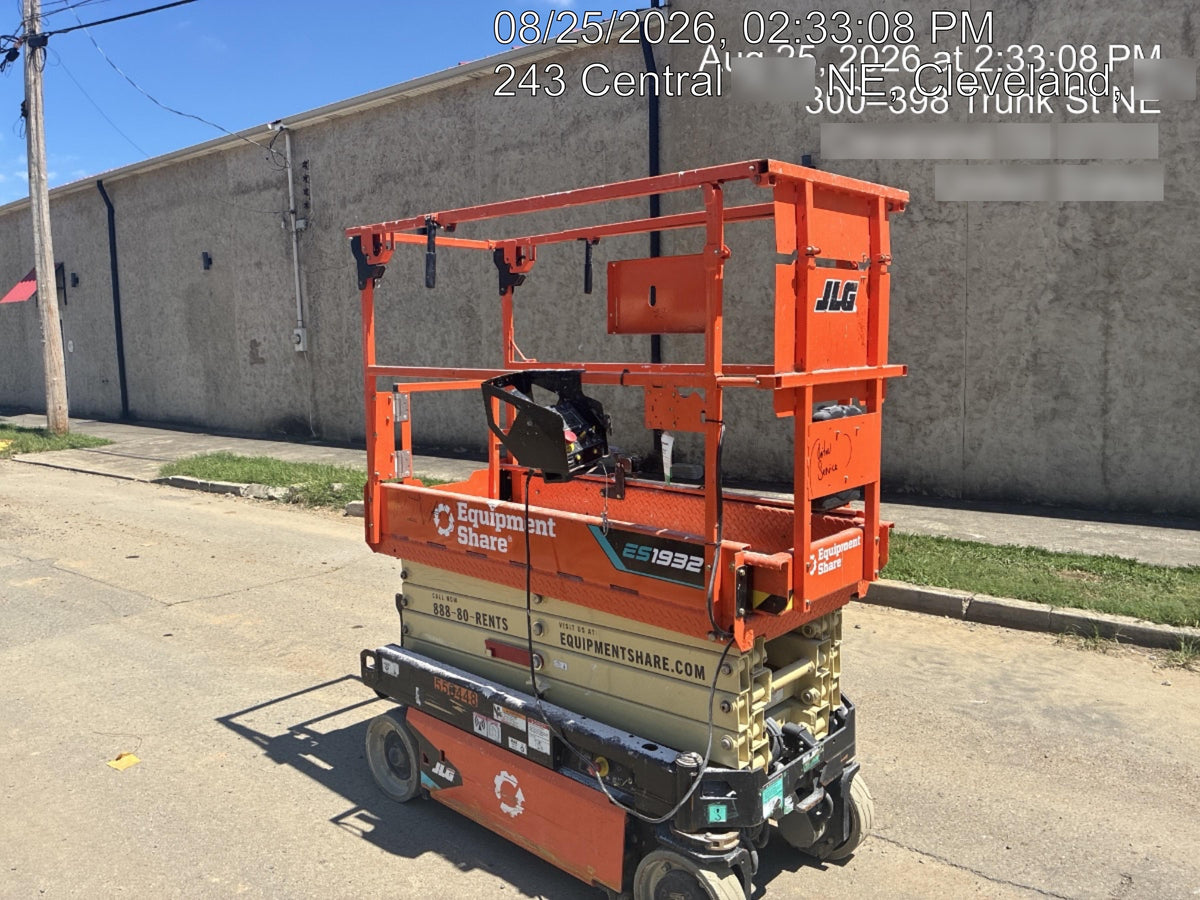 2025 JLG ES1932