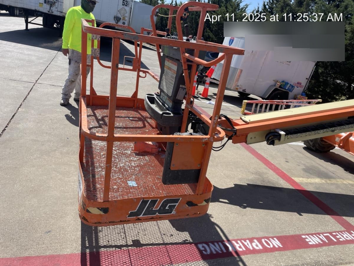2020 JLG 400S