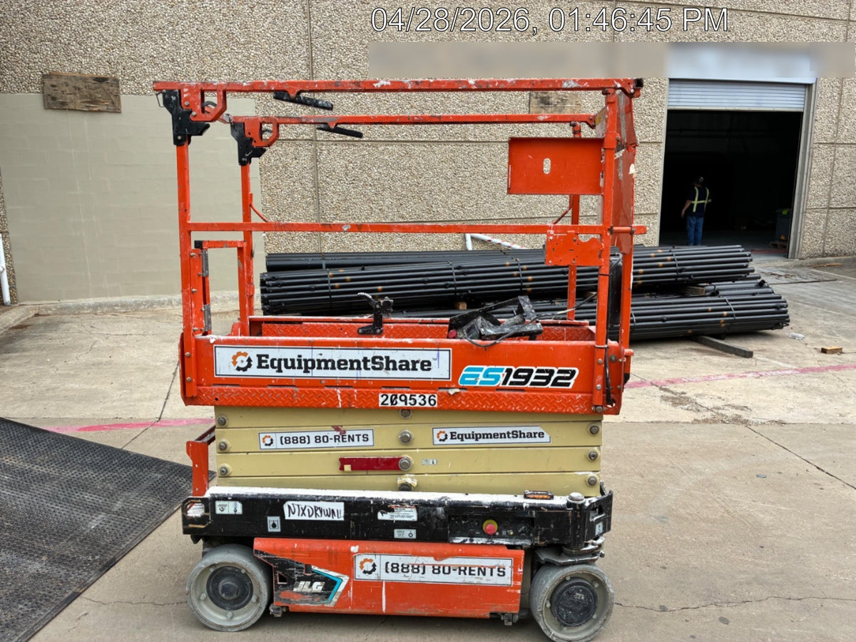 2022 JLG ES1932