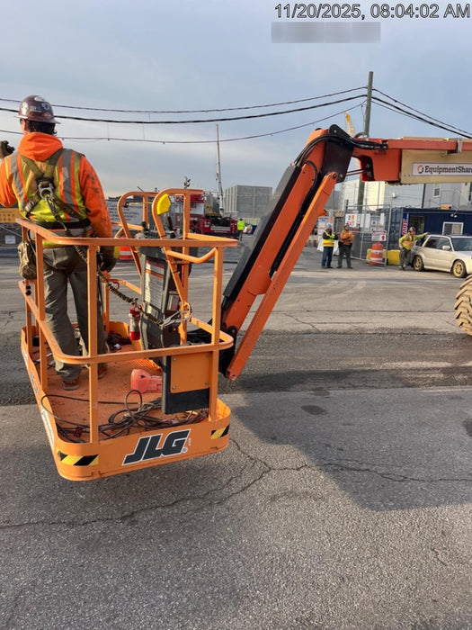 2020 JLG 800AJ