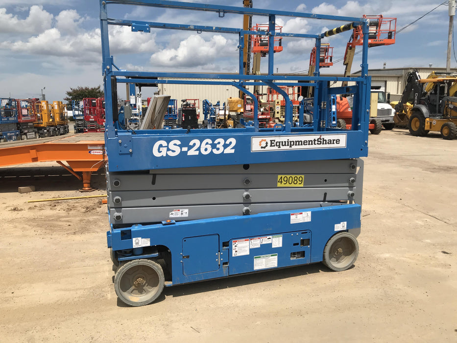 2019 Genie GS-2632 Folding rails with half height swing gate