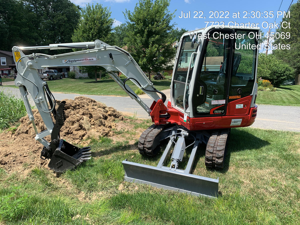 2022 TAKEUCHI TB235-2CR