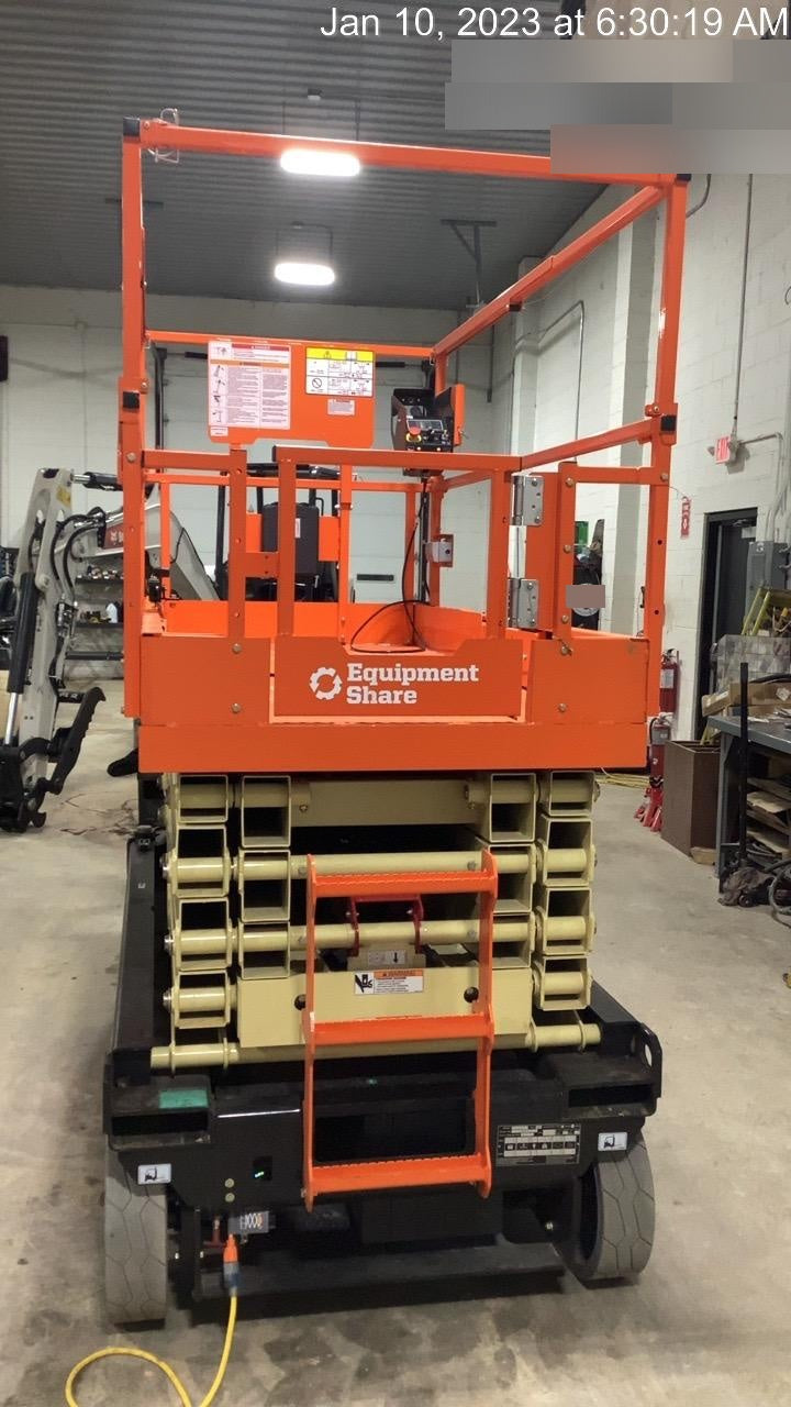 2022 JLG ES3246