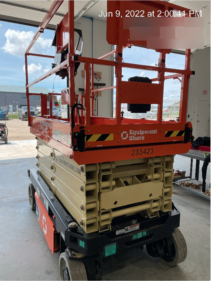 2022 JLG ES3246