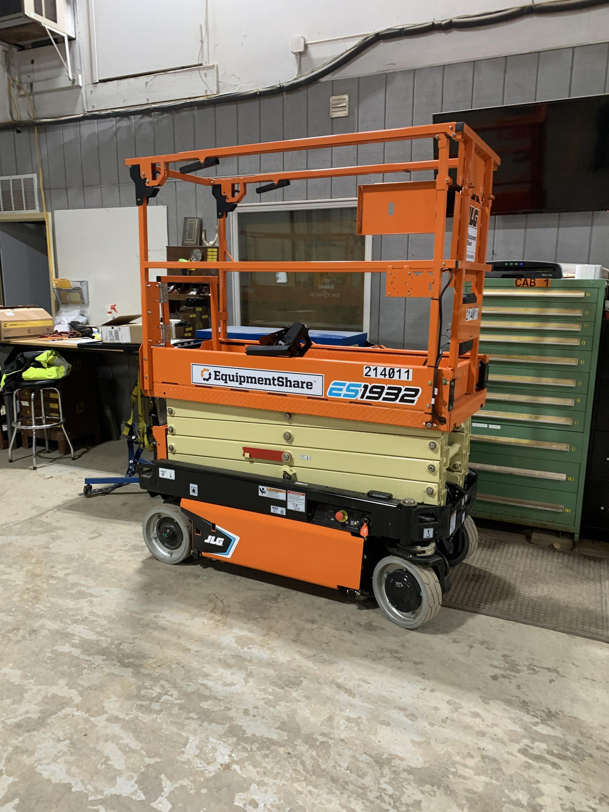 2022 JLG ES1932