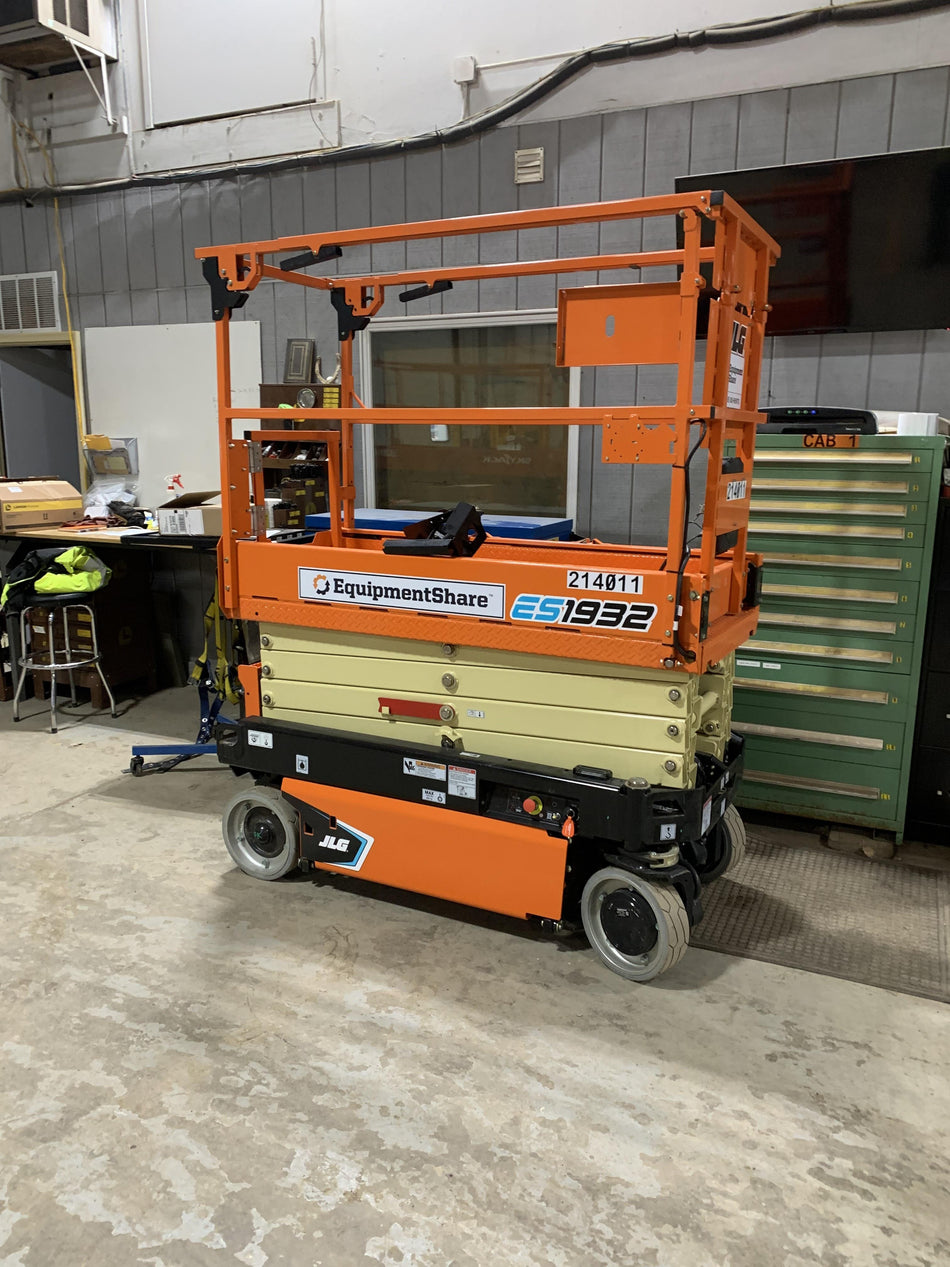 2022 JLG ES1932