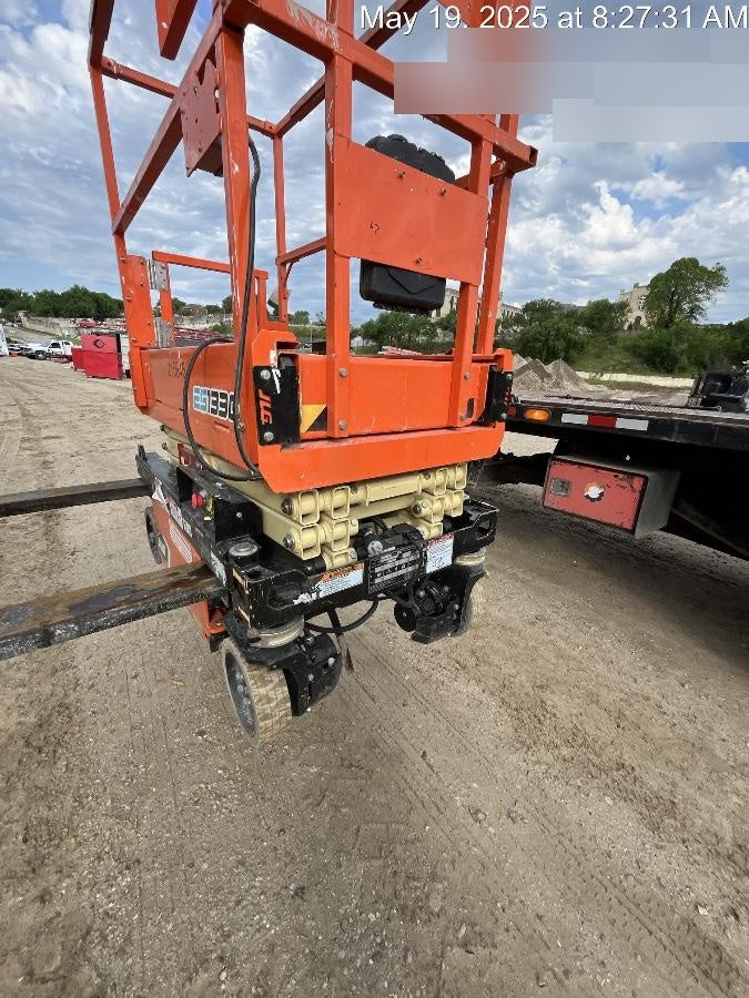 2022 JLG ES1330L